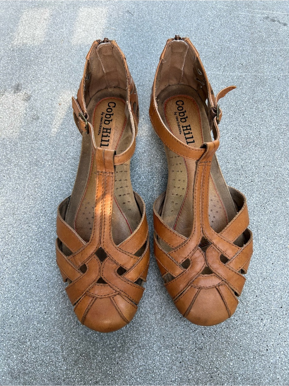 Women’s 8 Tan Leather Sandals T-Strap Flats Cobb Hill by New Balance